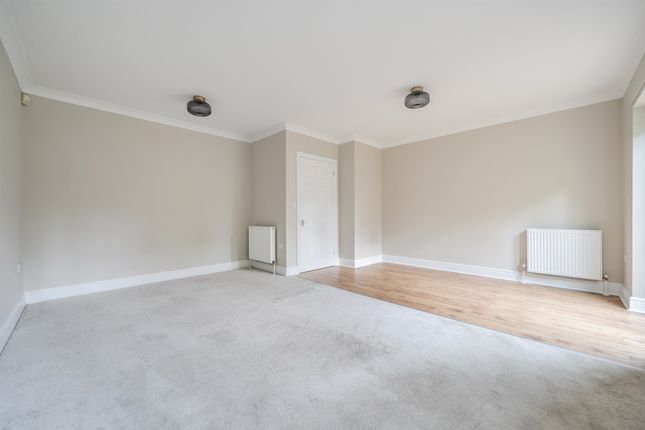 2, Beechfield Place, Maidenhead photo 4