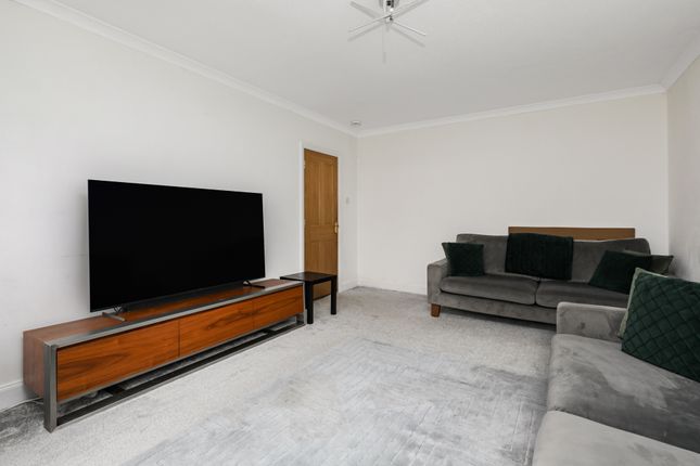 27, Calder Road, Longstone, Edinburgh photo 4