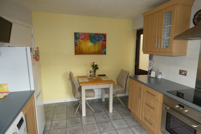 3, Maxey Close, Peterborough photo 3