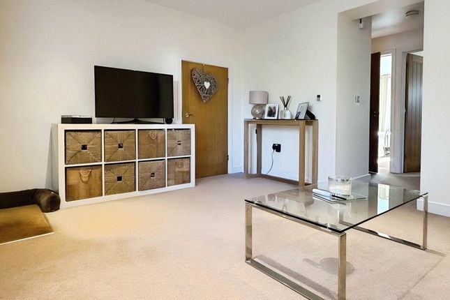 1, Oakcot Gardens, Reading photo 4