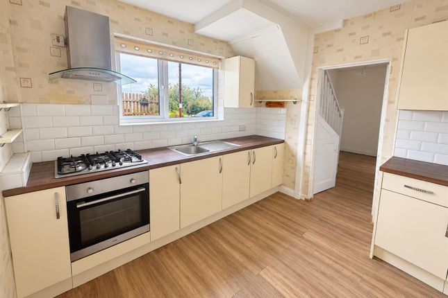 31, Northwood Crescent, Bradford photo 3