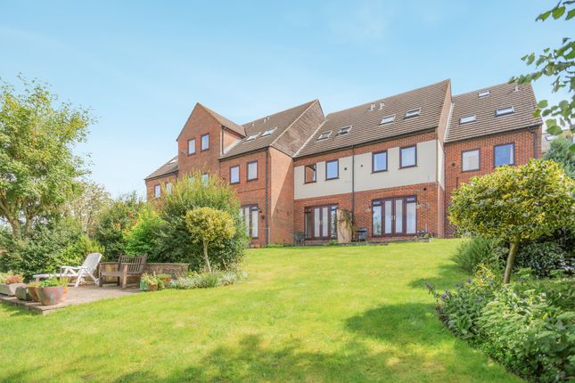1 bed flat for sale in Marlborough Court, Hungerford RG17