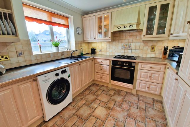 14, AUSTIN CLOSE, PORTHCAWL photo 5