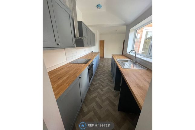 Terraced house to rent in Southend Avenue, Newark