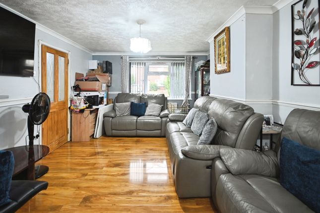 70, Lilac Road, Peterborough photo 4