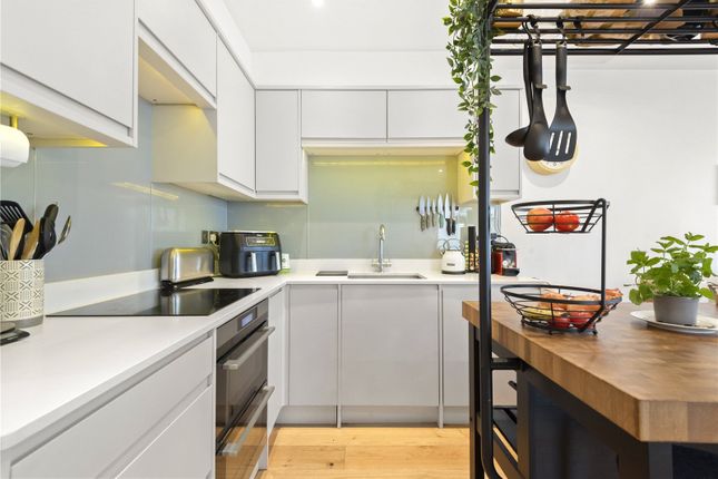 Flat 4, 10, Fontenoy Road, London photo 3