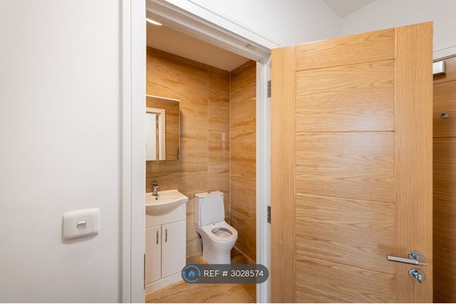 Flat, Wiltshire Court Farnsby St, Swindon photo 4