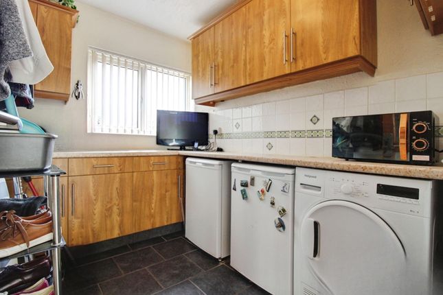 49 Ramsbury Avenue, Swindon photo 4