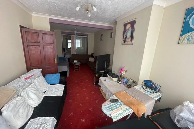 25 Lonsdale Road, Southall photo 2