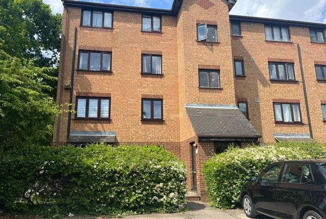 1-bed flat on Pempath Place, Wembley, £250,000