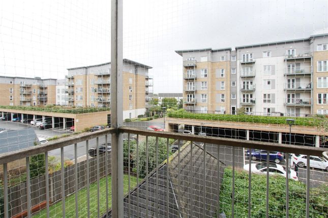 Flat for sale in Park Lodge Avenue, West Drayton
