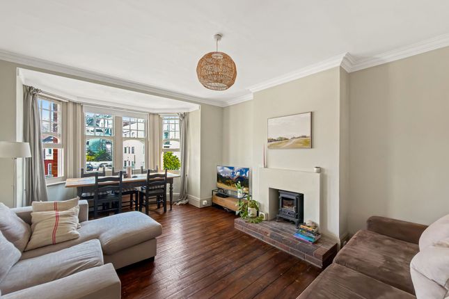Upper Flat, 6 Vallance Gardens, Hove photo 3