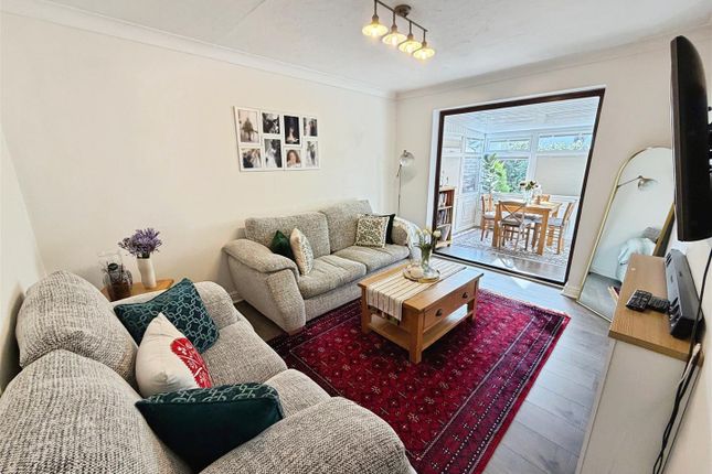 37, Laburnum Close, Red Lodge photo 3