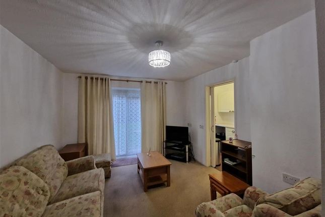 Thumbnail Flat for sale in The Spinney, Swanley, Kent