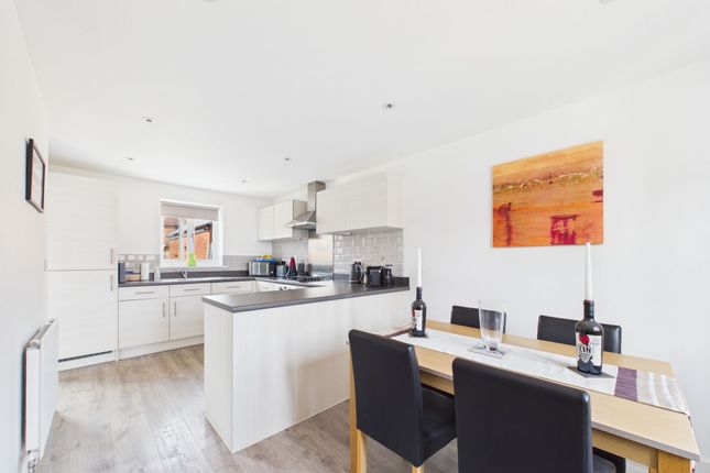 154 Redcar Road, Towcester photo 4