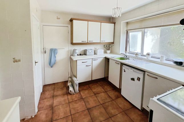 173, Glaisdale Drive West, Nottingham photo 4