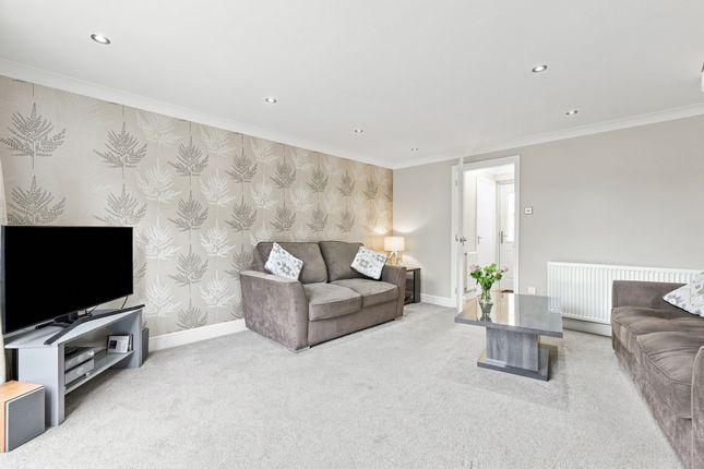 39 Whitesmith Drive, Billericay photo 2