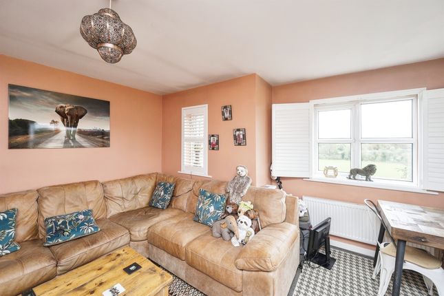 Flat for sale in Spinnaker Close, Ripley