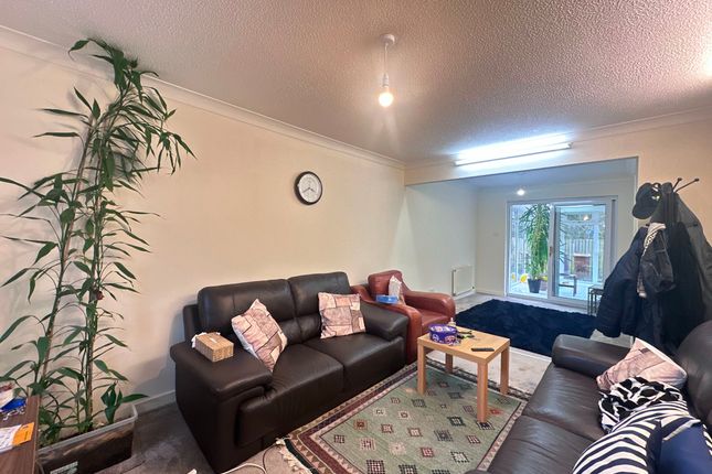 96 Bowhouse Drive, Glasgow photo 2