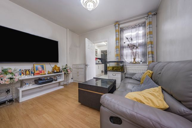 18, Moorfield Road, Cowley photo 4