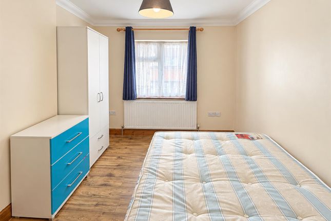 Cherry Avenue, Southall photo 4