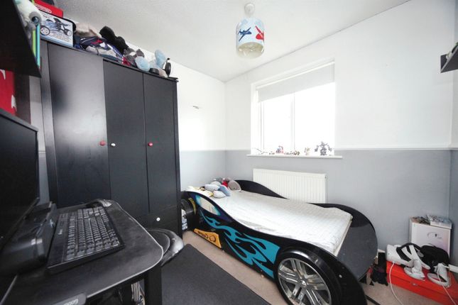 Terraced house for sale in Brussels Way, Luton