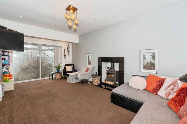 44, Duchy Avenue, Bradford photo 2