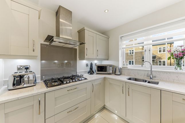 22, Naylor Avenue, Leeds photo 3