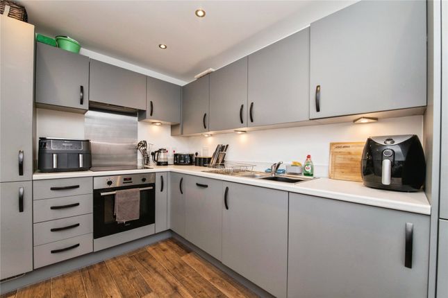 19, Pond Close, Exeter photo 3