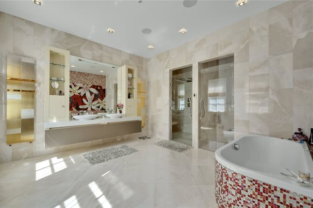 Main En Suite