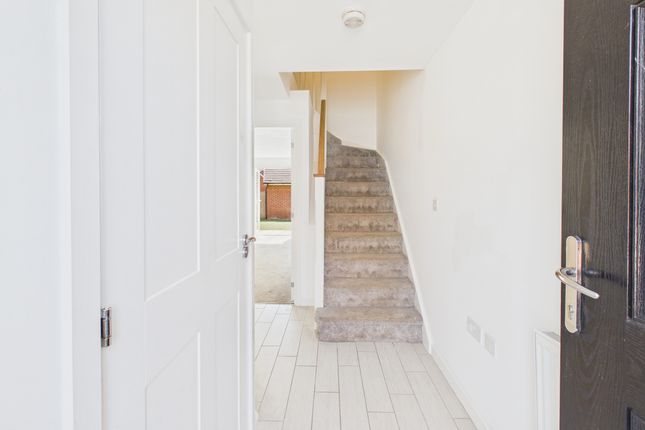 4 Chaff Road, Aylesbury photo 4
