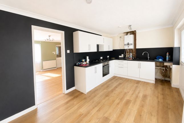 10, Orchard Road, Wellingborough photo 3