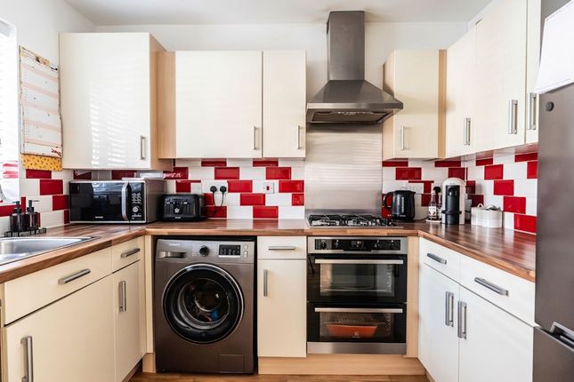 30 Malone Avenue, Swindon photo 2