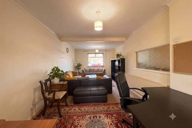 47, Colyers Lane, Erith photo 3