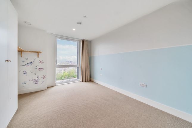 Flat to rent in Cobalt Tower, Moulding Lane, New Cross, London