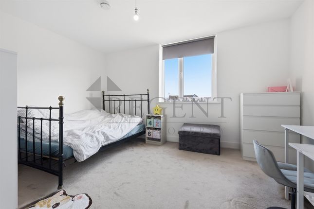 Flat 6, Burrell House, Watford photo 4