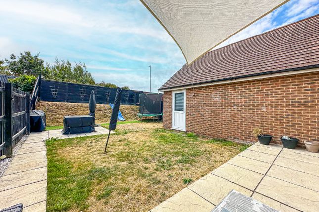 22, Bishops Close, Taunton photo 2
