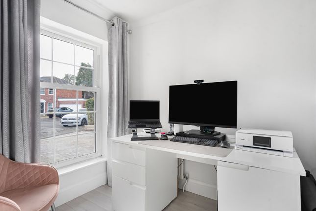 17, St. Judes Close, Egham photo 4