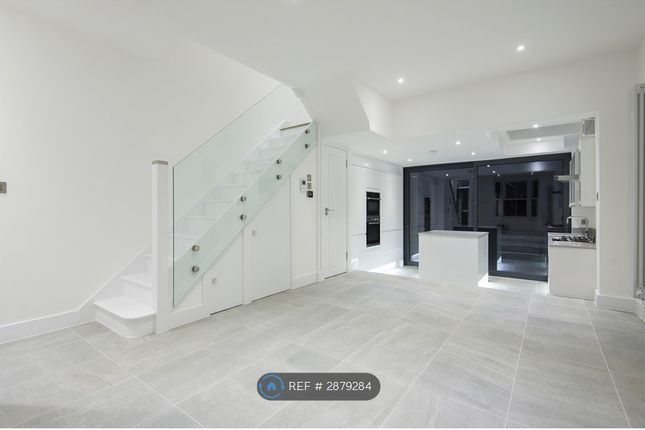 Lancaster Road, London photo 5