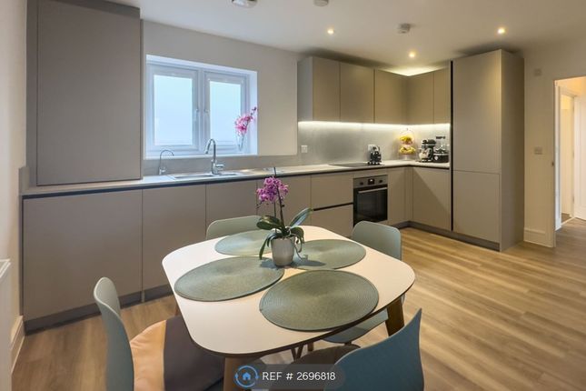 Fully Fitted Kitchen With Dining Table And Chairs