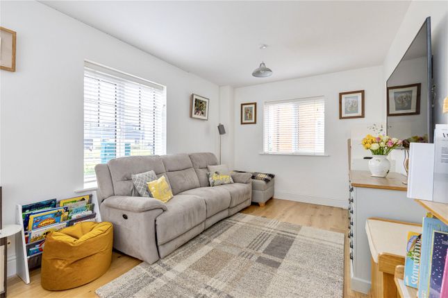 5, Marjoram Avenue, Surrey photo 2