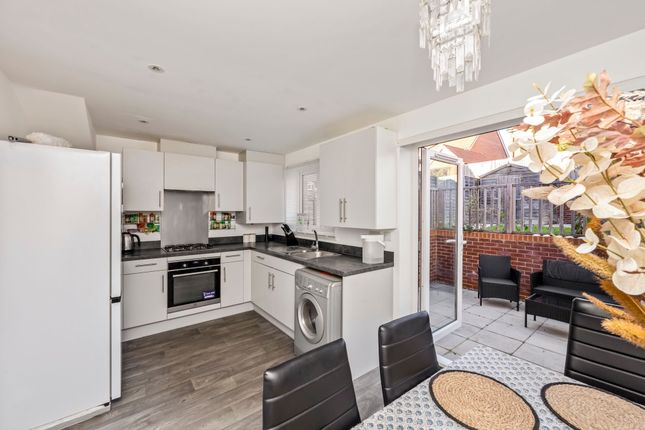 14 Muggeridge Road, Billingshurst photo 2