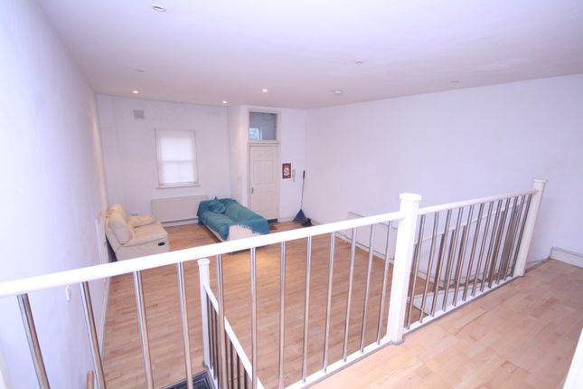 Flat to rent in Mildmay Grove South, Islington