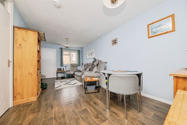 39, Elmden Court, Clacton-On-Sea photo 4