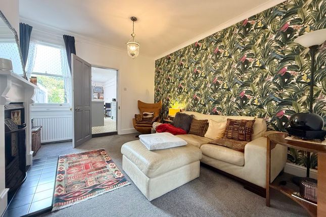 14, Rothschild Road, Wing photo 2
