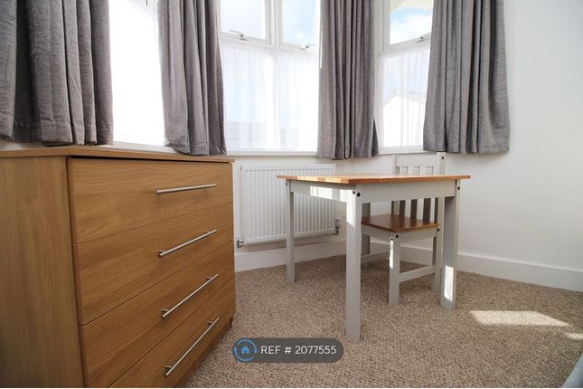 Room to rent in High Street, Rhymney, Tredegar