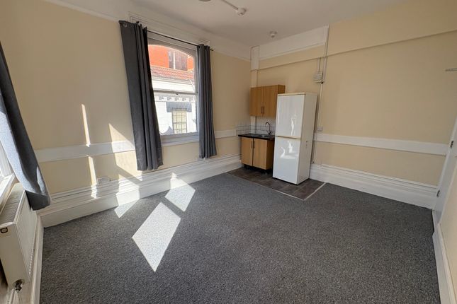Room 5, 18a, Edinburgh Road, Portsmouth, Southsea photo 5