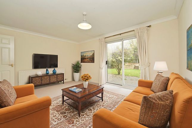 14, Littlecotes Close, Huntingdon photo 2