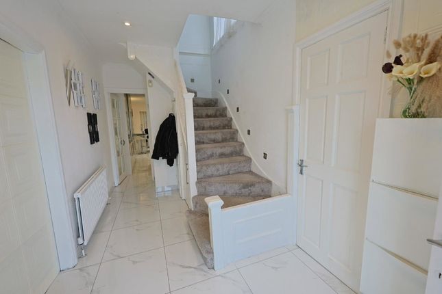 42, Kings Drive, Edgware photo 3