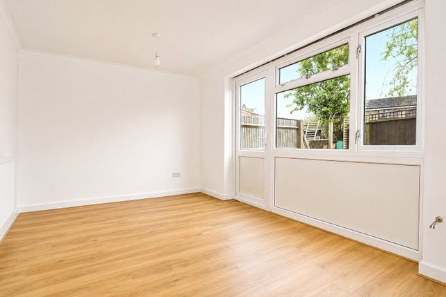 122, Frenchs Wells, Woking photo 4